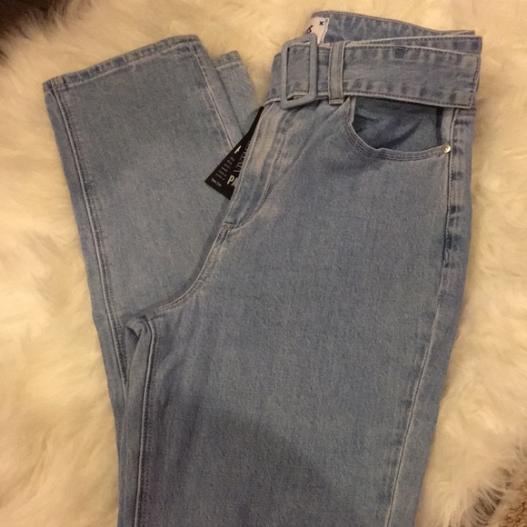 NWT Paige CARROT LEG SELFT BELT-CHEYNE 26 Blue Jeans mom fit High rise - Picture 2 of 10